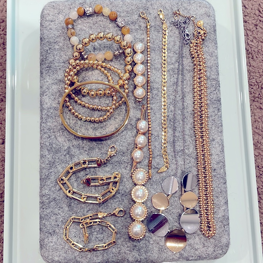 Bundle of 9 gold bracelets, 3 pearl pins, and 2 necklaces